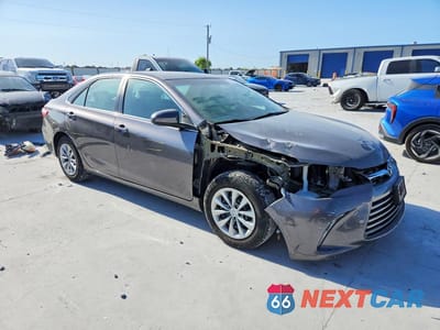 Czwarte zdjęcie samochodu z boku: 2017 TOYOTA CAMRY LE VIN:4T1BF1FK1HU434966 - miniatura