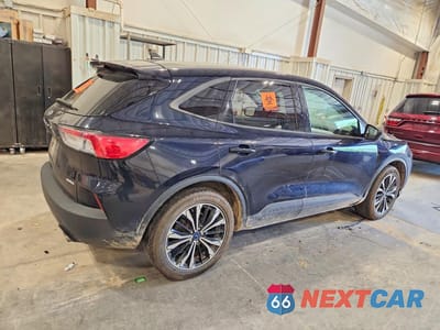 Trzecie zdjęcie samochodu z tyłu: 2021 FORD ESCAPE SE VIN:1FMCU9G64MUB32723 - miniatura