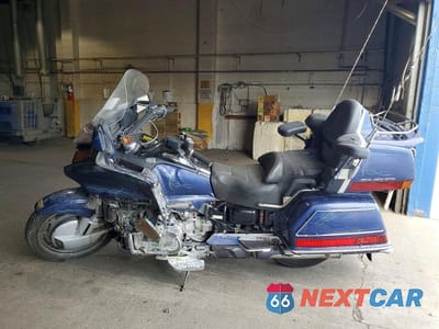 Trzecie zdjęcie samochodu z tyłu: 1988 HONDA GL1500 VIN:1HFSC2201JA002866 - miniatura