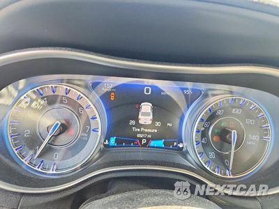 Zdjęcie 9 z 14 samochodu: 2015 CHRYSLER 300 LIMITED VIN:2C3CCAAGXFH904212 - miniatura