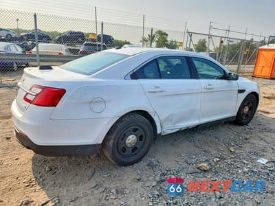 Trzecie zdjęcie samochodu z tyłu: 2018 FORD TAURUS POLICE INTERCEPTOR VIN:1FAHP2MK0JG128131 - miniatura