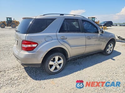 Trzecie zdjęcie samochodu z tyłu: 2006 MERCEDES-BENZ ML 500 VIN:4JGBB75E36A059882 - miniatura