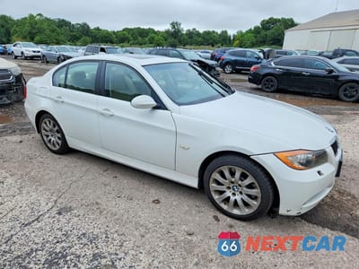 Czwarte zdjęcie samochodu z boku: 2007 BMW 335 I VIN:WBAVB73507KY61724 - miniatura