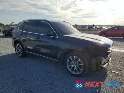 Czwarte zdjęcie samochodu z boku: 2020 BMW X5 SDRIVE 40I VIN:5UXCR4C00L9B60452 - miniatura