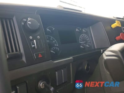 Zdjęcie 8 z 10 samochodu: 2019 VOLVO VNL SEMI TRUCK VIN:4V4NC9EH3KN873574 - miniatura