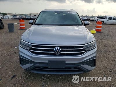 Piąte zdjęcie samochodu w środku: 2023 VOLKSWAGEN TIGUAN SE VIN:3VVNB7AX0PM079747 - miniatura