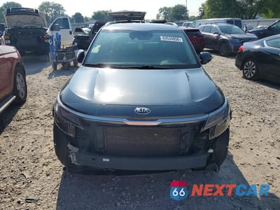 Piąte zdjęcie samochodu w środku: 2021 KIA SELTOS S VIN:KNDEU2AA0M7098800 - miniatura