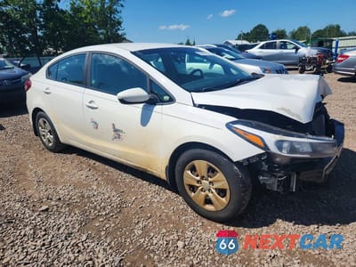 Czwarte zdjęcie samochodu z boku: 2017 KIA FORTE LX VIN:3KPFK4A71HE071508 - miniatura
