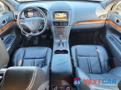 Zdjęcie 8 z 13 samochodu: 2017 LINCOLN MKT VIN:2LMHJ5NK7HBL00376 - miniatura
