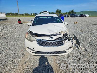 Piąte zdjęcie samochodu w środku: 2016 KIA FORTE LX VIN:KNAFK4A66G5457839 - miniatura