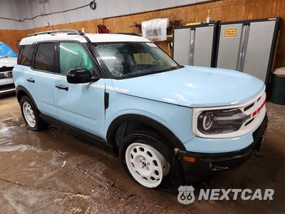 Czwarte zdjęcie samochodu z boku: 2023 FORD BRONCO SPORT HERITAGE VIN:3FMCR9G61PRE10037 - miniatura