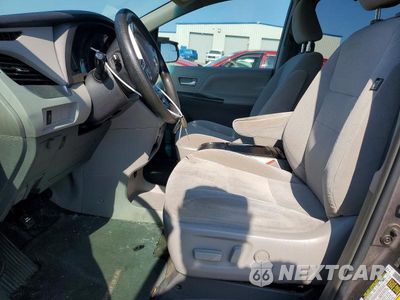 Zdjęcie 7 z 12 samochodu: 2017 TOYOTA SIENNA LE VIN:5TDKZ3DC2HS792097 - miniatura