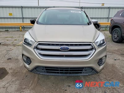 Piąte zdjęcie samochodu w środku: 2017 FORD ESCAPE SE VIN:1FMCU0GD9HUA99637 - miniatura
