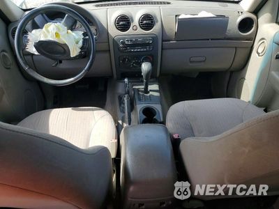 Zdjęcie 8 z 13 samochodu: 2003 JEEP LIBERTY SPORT VIN:1J8GL48K13W720338 - miniatura