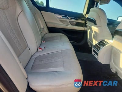 Zdjęcie 10 z 12 samochodu: 2017 BMW 740 I VIN:WBA7E2C58HG740107 - miniatura