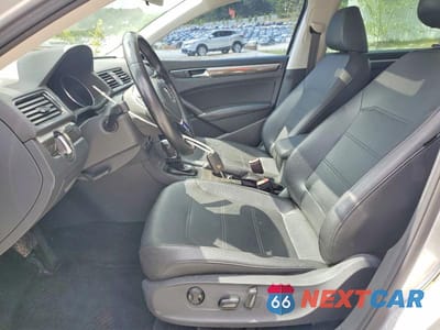 Zdjęcie 7 z 12 samochodu: 2017 VOLKSWAGEN PASSAT SE VIN:1VWBT7A3XHC019812 - miniatura