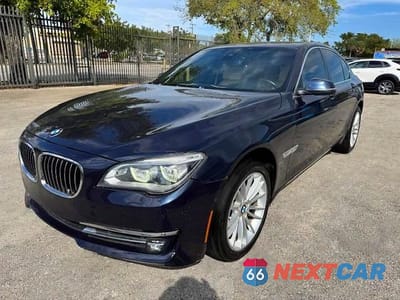 2015 BMW 750 XI WBAYB6C5XFD965910 - główne zdjęcie licytacji z USA - miniatura