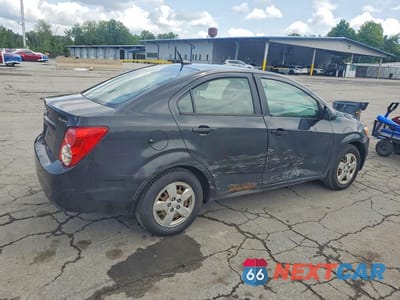 Trzecie zdjęcie samochodu z tyłu: 2013 CHEVROLET SONIC LS VIN:1G1JA5SG3D4185953 - miniatura