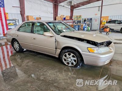 Czwarte zdjęcie samochodu z boku: 1998 TOYOTA CAMRY XLE V6 VIN:4T1BF28K9WU052555 - miniatura