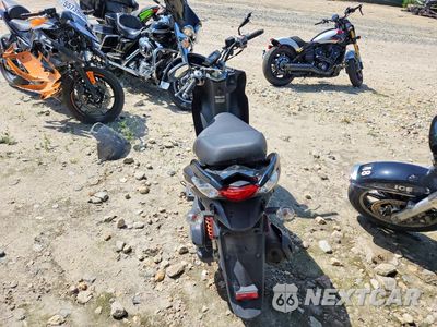 Czwarte zdjęcie samochodu z boku: 2017 KYMCO USA INC SUPER 8 150R VIN:LC2D3J103HC200360 - miniatura