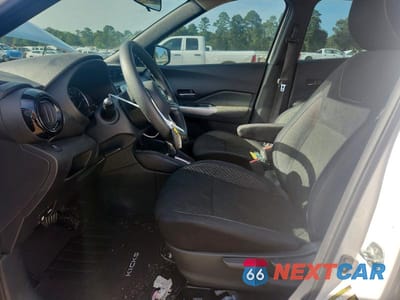 Zdjęcie 7 z 12 samochodu: 2018 NISSAN KICKS SV VIN:3N1CP5CU9JL514280 - miniatura