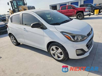 Czwarte zdjęcie samochodu z boku: 2020 CHEVROLET SPARK LS VIN:KL8CB6SA7LC476709 - miniatura