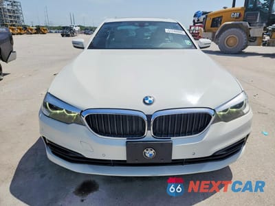 Piąte zdjęcie samochodu w środku: 2019 BMW 530 XI VIN:WBAJA7C59KWW17850 - miniatura