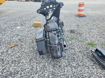 Czwarte zdjęcie samochodu z boku: 2011 HARLEY-DAVIDSON FLHX VIN:1HD1KBM15BB635072 - miniatura