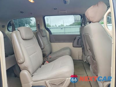 Zdjęcie 11 z 13 samochodu: 2010 CHRYSLER TOWN & COUNTRY LX VIN:2A4RR2D13AR428819 - miniatura