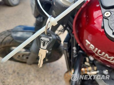 Zdjęcie 8 z 9 samochodu: 2022 TRIUMPH MOTORCYCLE BONNEVILLE BOBBER VIN:SMTD53HL3NTAF6989 - miniatura