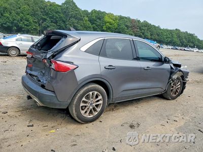 Trzecie zdjęcie samochodu z tyłu: 2021 FORD ESCAPE SE VIN:1FMCU0G63MUA99550 - miniatura