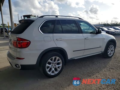 Trzecie zdjęcie samochodu z tyłu: 2013 BMW X5 XDRIVE35I VIN:5UXZV4C53D0E13562 - miniatura