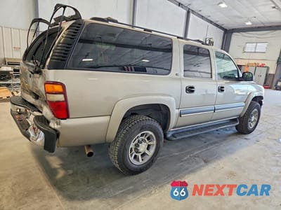 Trzecie zdjęcie samochodu z tyłu: 2002 CHEVROLET SUBURBAN C2500 VIN:3GNGC26G52G253083 - miniatura