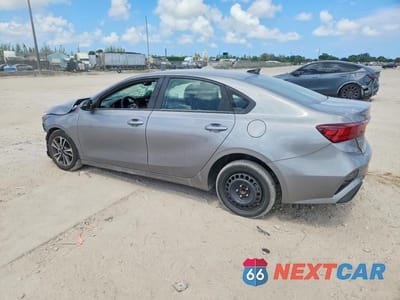 Drugie zdjęcie samochodu z przodu: 2024 KIA FORTE LXS VIN:3KPF24AD9RE749543 - miniatura