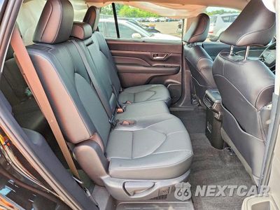 Zdjęcie 11 z 13 samochodu: 2026 TOYOTA GRAND HIGHLANDER HYBRID XLE VIN:5TDACAB54TS100338 - miniatura