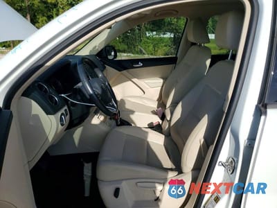 Zdjęcie 7 z 13 samochodu: 2017 VOLKSWAGEN TIGUAN S VIN:WVGAV7AX7HK026830 - miniatura