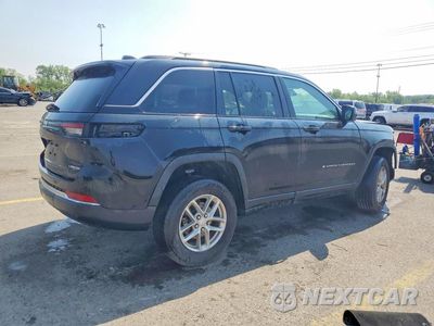 Trzecie zdjęcie samochodu z tyłu: 2025 JEEP GRAND CHEROKEE LAREDO VIN:1C4RJHAG4SC356838 - miniatura