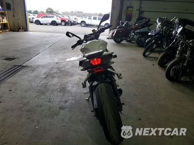 Czwarte zdjęcie samochodu z boku: 2018 TRIUMPH MOTORCYCLE STREET TRIPLE R VIN:SMTA414D3JT834907 - miniatura
