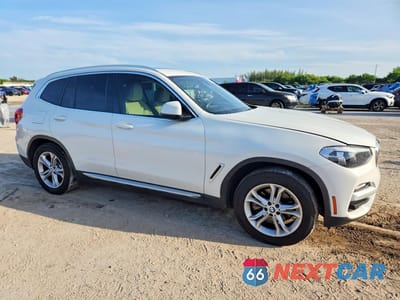 Czwarte zdjęcie samochodu z boku: 2019 BMW X3 SDRIVE30I VIN:5UXTR7C51KLF27065 - miniatura