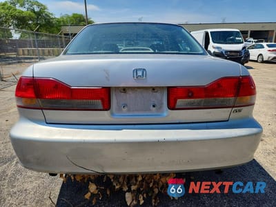 Zdjęcie 6 z 12 samochodu: 2002 HONDA ACCORD EX VIN:1HGCG16552A026884 - miniatura