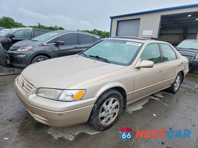 1997 TOYOTA CAMRY XLE V6 4T1BF22K0VU008578 - główne zdjęcie licytacji z USA - miniatura