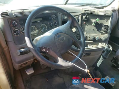 Zdjęcie 8 z 14 samochodu: 2011 FREIGHTLINER CASCADIA VIN:1FUJGLDR3BSBD7281 - miniatura