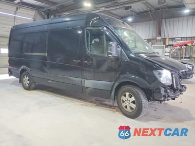 Czwarte zdjęcie samochodu z boku: 2018 MERCEDES-BENZ SPRINTER 2500 VIN:WD4PE8CD9JP626660 - miniatura
