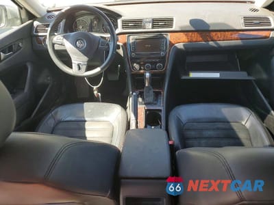 Zdjęcie 8 z 13 samochodu: 2012 VOLKSWAGEN PASSAT SEL VIN:1VWCP7A39CC081154 - miniatura