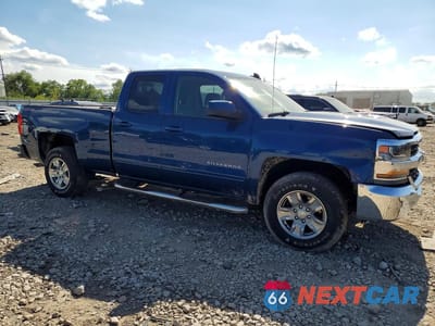 Czwarte zdjęcie samochodu z boku: 2017 CHEVROLET SILVERADO K1500 LT VIN:1GCVKREC9HZ358146 - miniatura