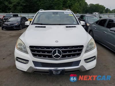 Piąte zdjęcie samochodu w środku: 2015 MERCEDES-BENZ ML 350 4MATIC VIN:4JGDA5HB9FA619017 - miniatura