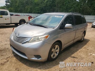 2017 TOYOTA SIENNA LE 5TDKZ3DC9HS899129 - główne zdjęcie licytacji z USA - miniatura