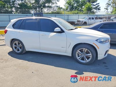 Czwarte zdjęcie samochodu z boku: 2015 BMW X5 XDRIVE50I VIN:5UXKR6C56F0J74638 - miniatura