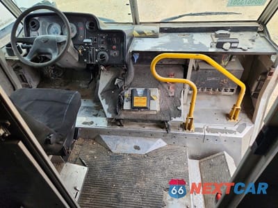 Zdjęcie 8 z 13 samochodu: 2006 FREIGHTLINER MT45 CHASSIS DELIVERY TRUCK VIN:4UZAAPBW16CW13002 - miniatura