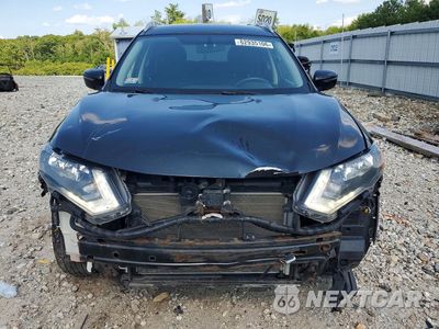 Piąte zdjęcie samochodu w środku: 2018 NISSAN ROGUE SV VIN:KNMAT2MV5JP612524 - miniatura